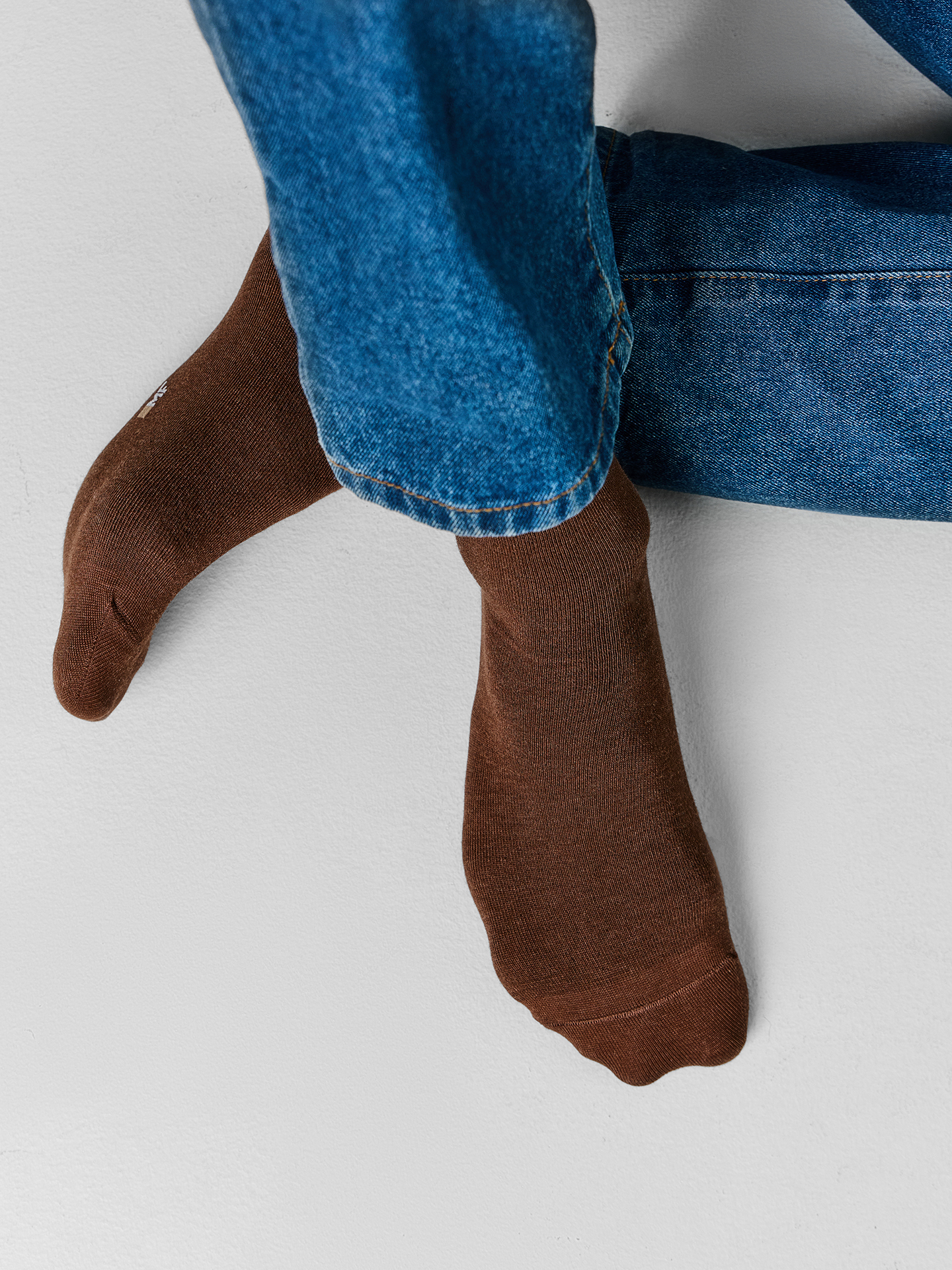 картинка Высокие мужские носки из шерсти и бамбука в оттенке "коричневый меланж" от магазина мужской одежды Mark Formelle