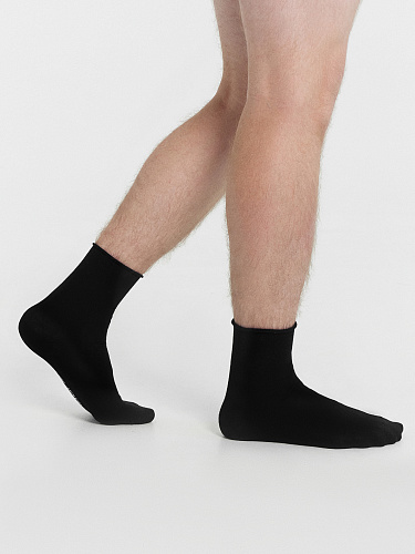 картинка Носки мужские высокие черные от магазина мужской одежды Mark Formelle