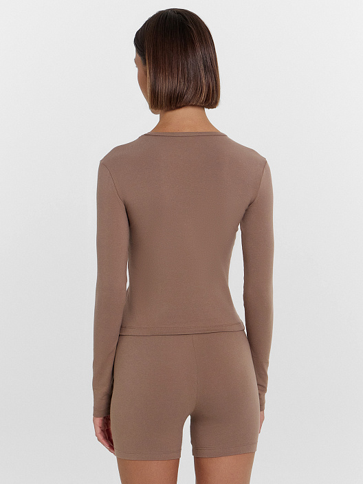 Комплект женский (джемпер, шорты) в коричневом оттенке - 3