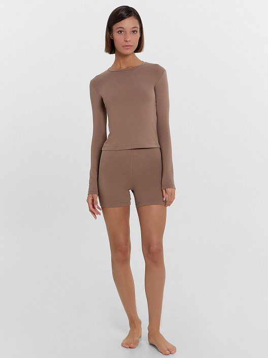 Комплект женский (джемпер, шорты) в коричневом оттенке - 2